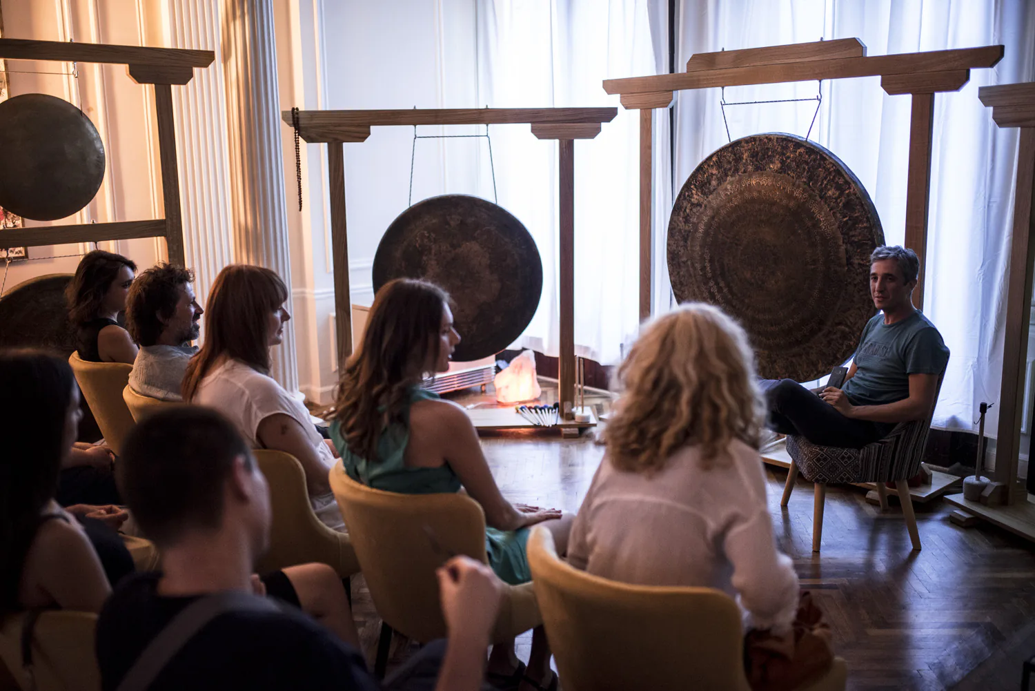 Grupni Sound Healing uz gongove za poslovni tim ili događaj